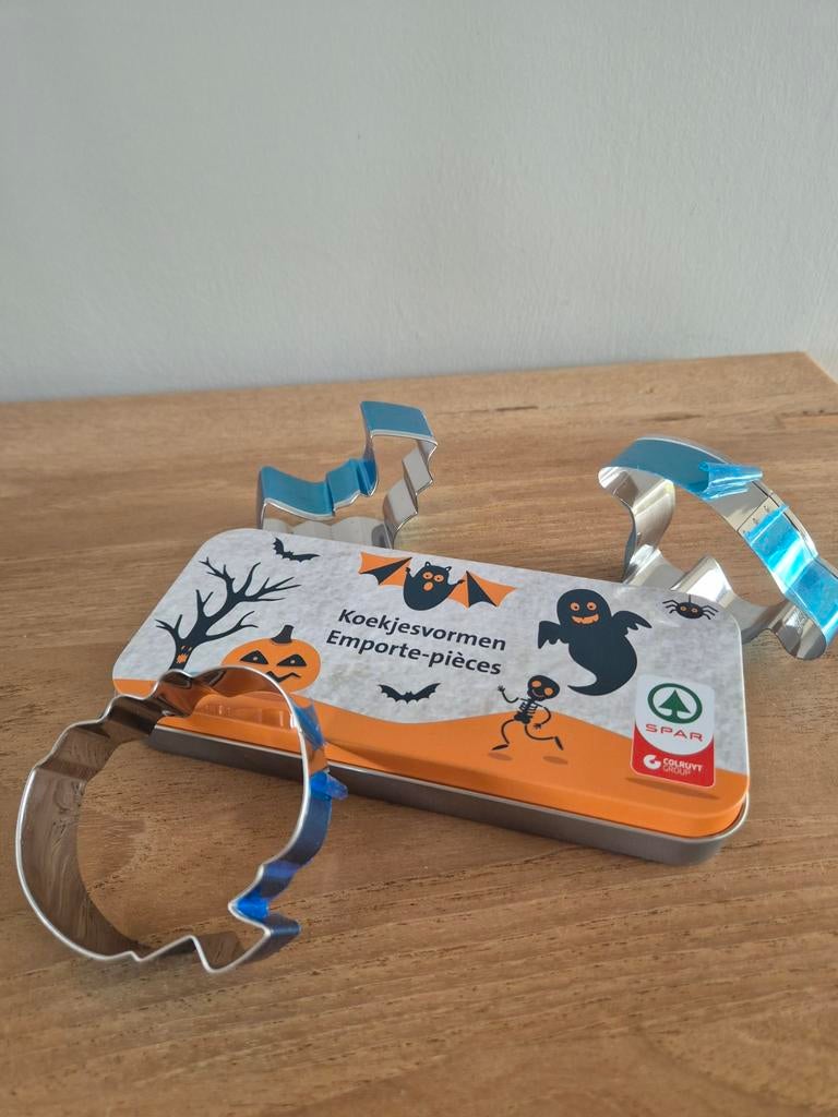 Bakvormpjes Halloween, Ophalen