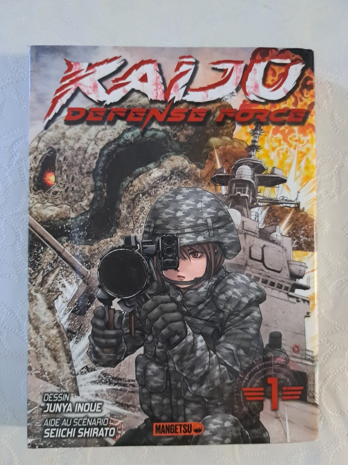 manga kaiju défense force 1, Enlèvement
