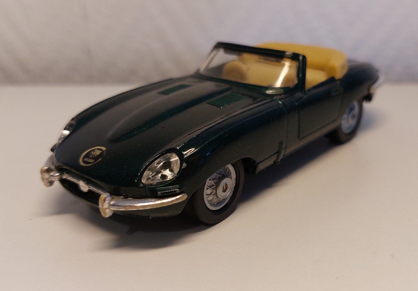 JAGUAR E Cabriolet groen. Maisto Shell 1/38., Ophalen of Verzenden, Zo goed als nieuw, Auto, Overige merken