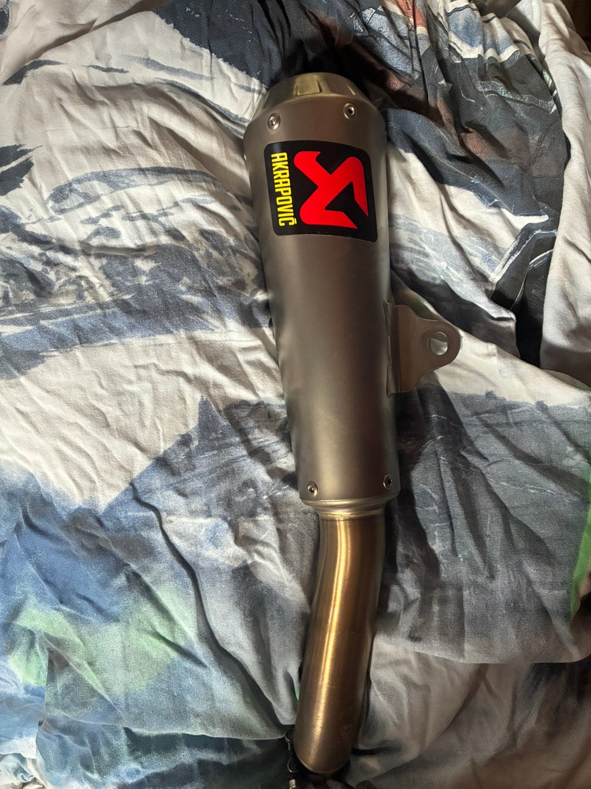 À enfiler Akrapovic, Enlèvement, Utilisé