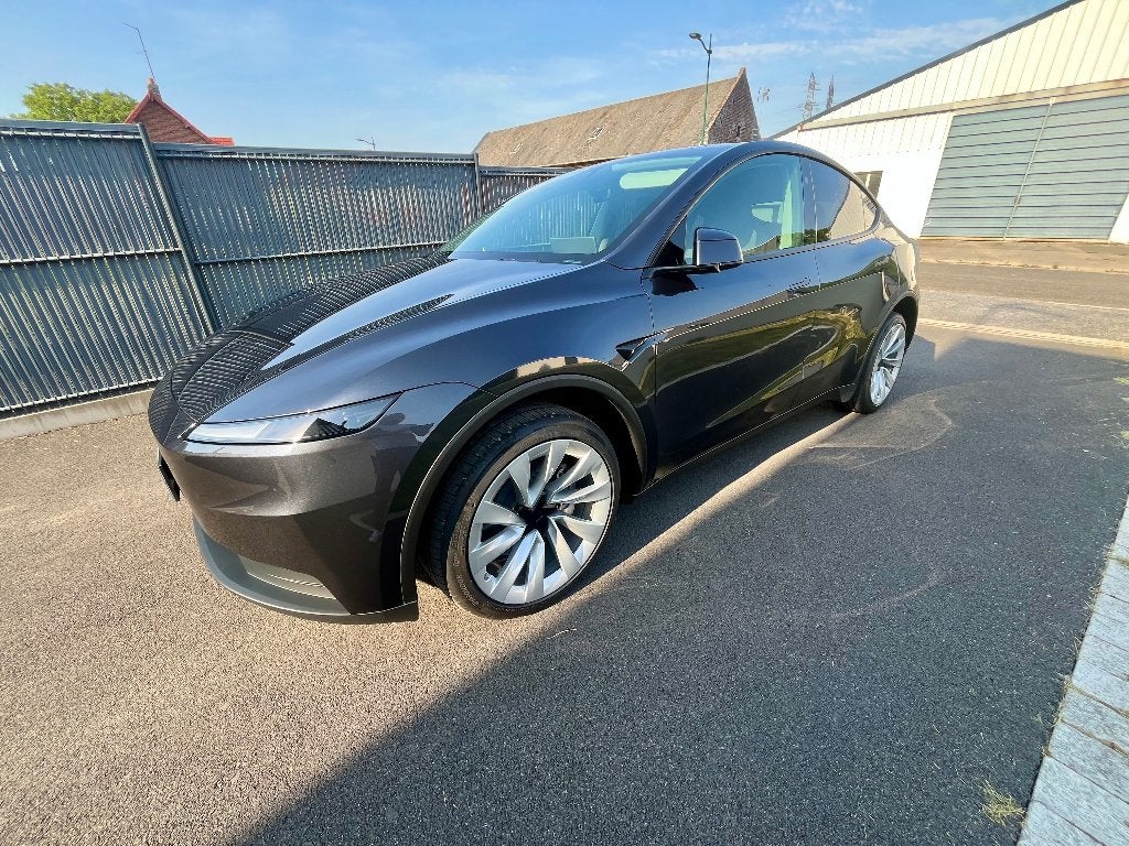 Tesla Model Y Standard + FSD, Argent ou Gris, Achat, Euro 6, 220 kW