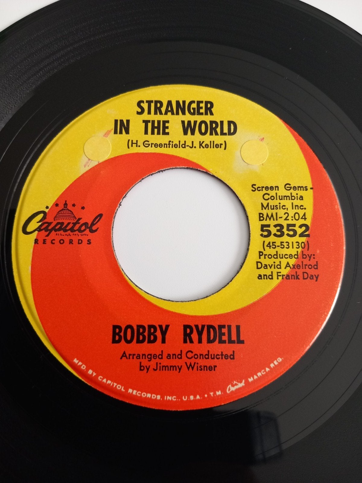 BOBBY RYDELL. STRANGER IN THE WORLD. 60S POPCORN USA 45T