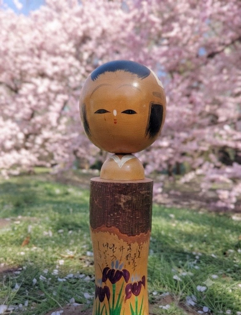 Magnifique kokeshi en écorce de grand shōbu, Fait main, Japon, Bois, Poupée