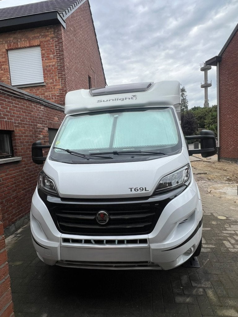 Camper Sunlight T69L te koop, Caravanes & Camping, Boîte manuelle, Il y a 7 à 12 mois, Semi-intégral, 7 à 8 mètres