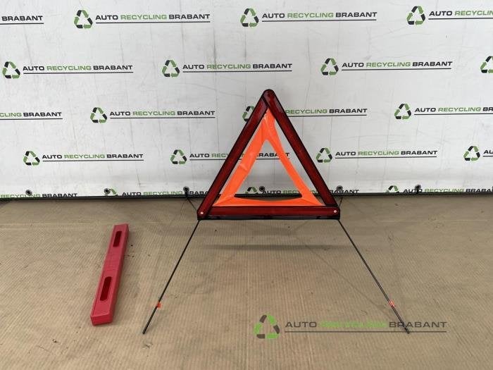 Triangle de présignalisation d'un Audi A3, -, 3 mois de garantie, Utilisé, -