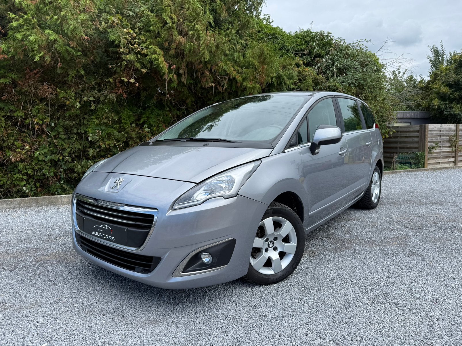 Peugeot 5008 1.2 i * 7 PLACES * GPS * 1 AN DE GARANTIE, Autos, Achat, Euro 6, Entreprise, 7 places