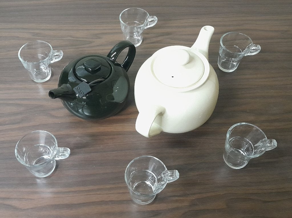 Thee set (2 Thee Potten en 6 Glazen), Huis en Inrichting, Keuken | Servies, Ophalen of Verzenden, Glas, Theepot