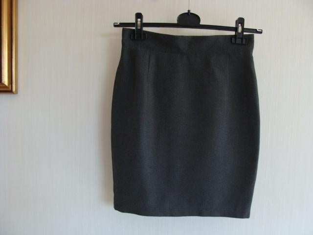 jupe doublée grise, taille 36, 1 jupe beau noir, taille 36, Kleding | Dames, Overige kleuren, Ophalen of Verzenden, Zo goed als nieuw