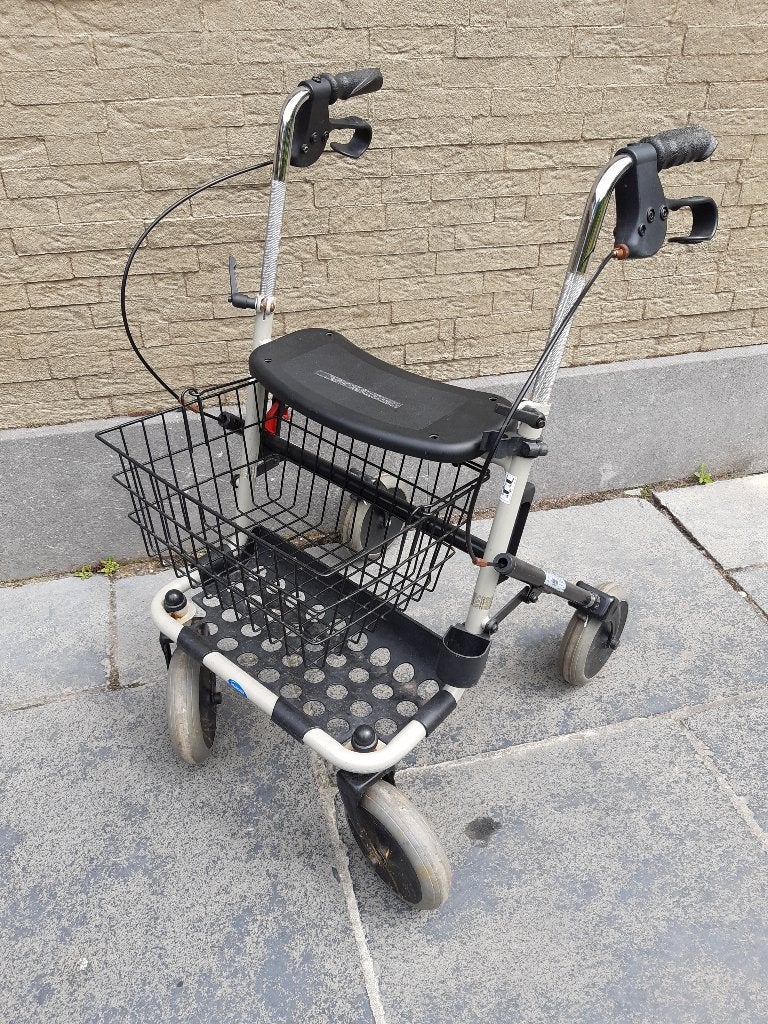 rollators en ja nog te koop !!!!!!, Ophalen, Opvouwbaar, Zo goed als nieuw