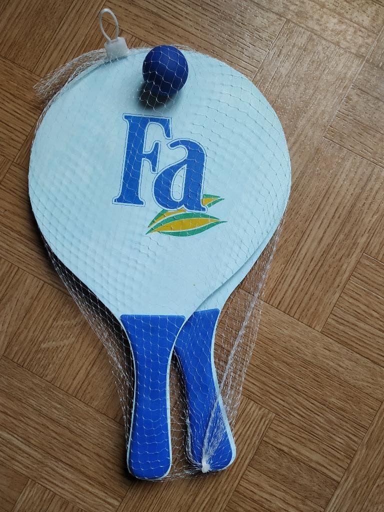 splinternieuw set met 2 raketten en balletje, Kinderen en Baby's, Ophalen of Verzenden, Nieuw