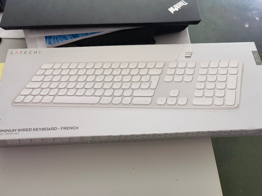 Apple keyboard satechi (nieuw), Neuf, Enlèvement ou Envoi, Azerty, Satechi