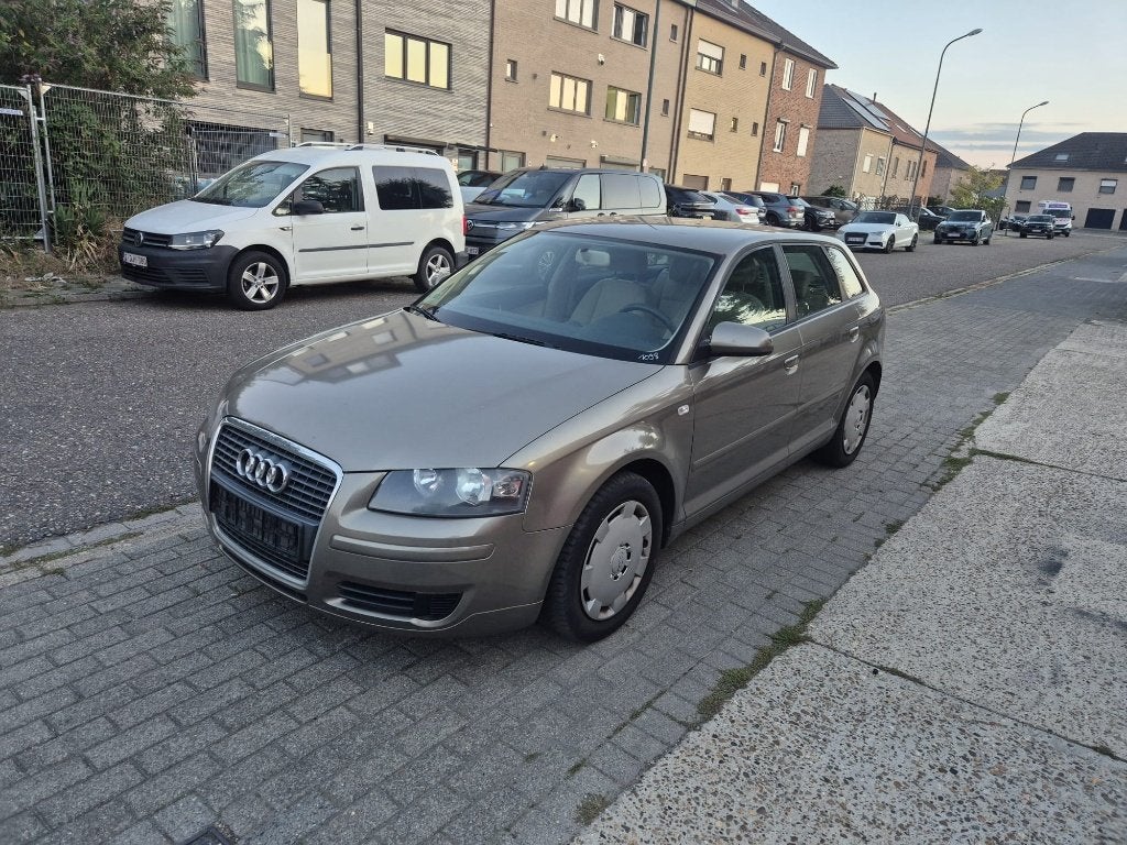 Audi A3 1.6i - Airco - Cruise Controle - Parkingssensoren, Auto's, Audi, Automaat, 75 kW, Beige, 4 cilinders