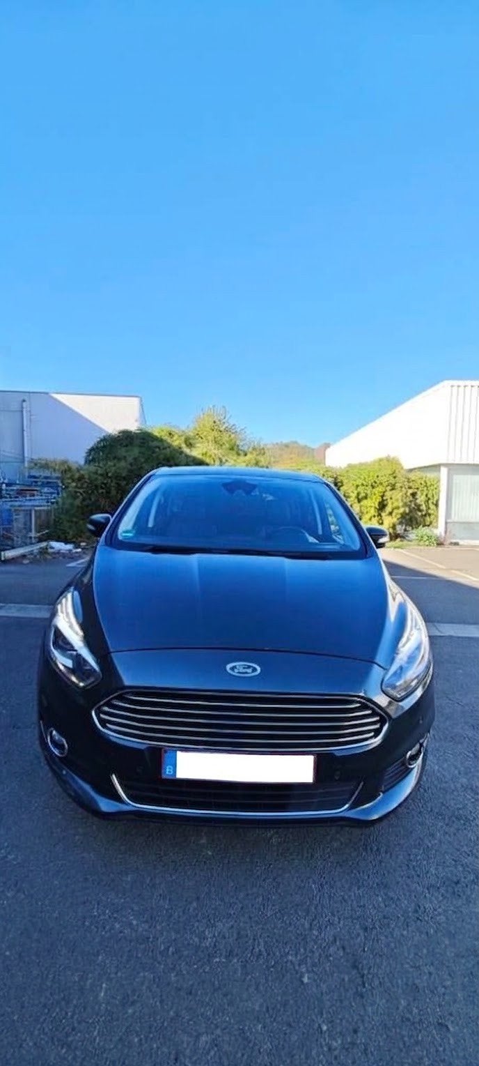 Ford S-MAX 2.0 TDCi 150cv Titanium Powershift, Cuir, Achat, Phares directionnels, Entretenue par le concessionnaire