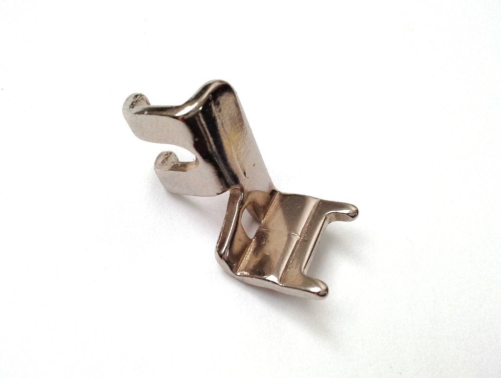 Pied métal pour bouton 317298 pour machine à coudre Singer, Enlèvement, Utilisé, Accessoires, Singer