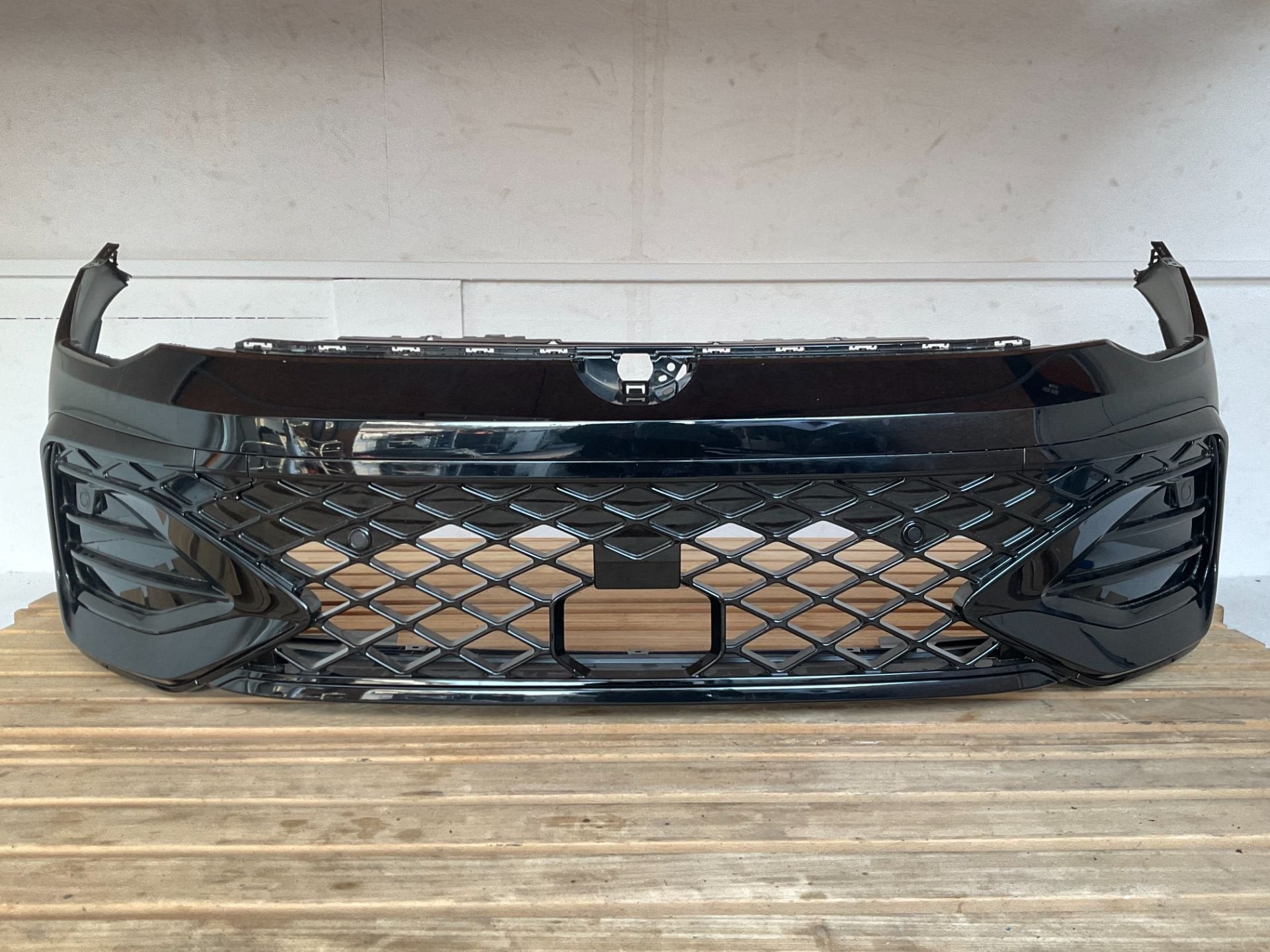 Bumper Volkswagen Golf 8 8.5 Facelift R-LINE RLINE Voorbumpe, Volkswagen AG, Nieuw, Vw@volkswagen.de, Bumper