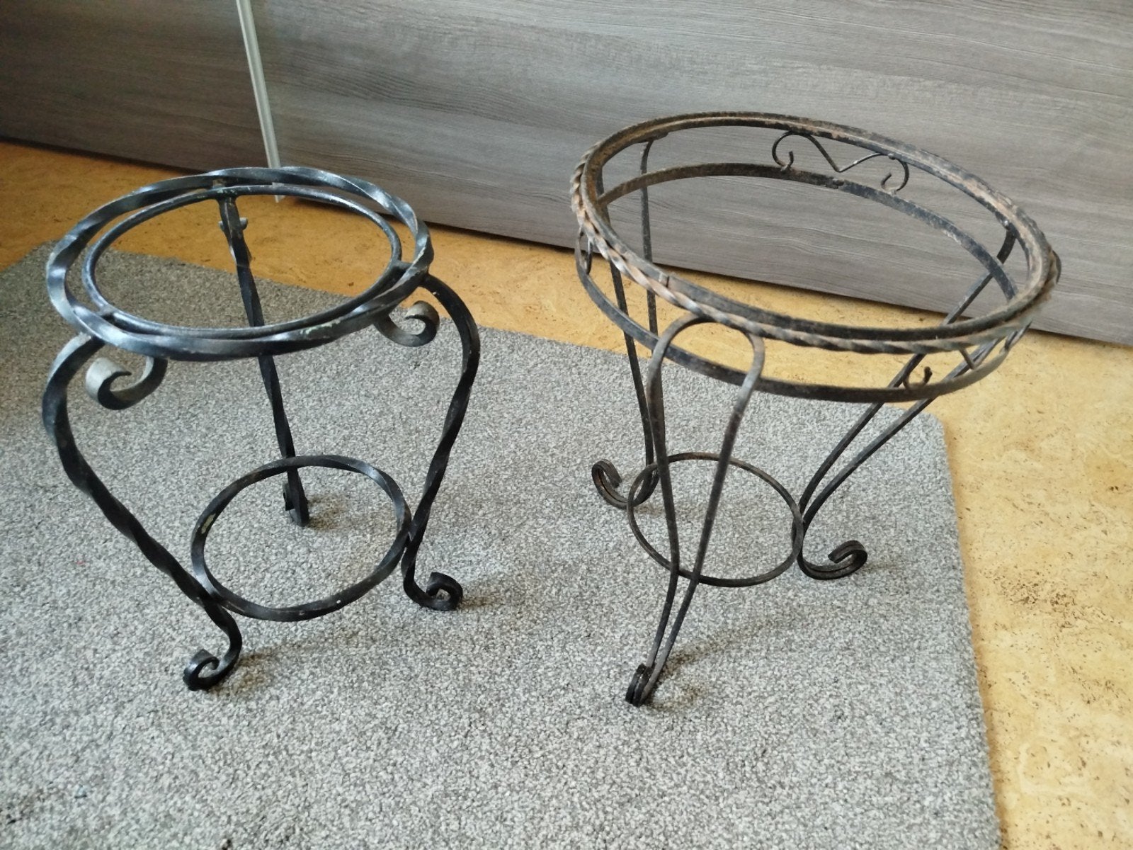 2 planten staanders smeedwerk, samen 15 euro, Huis en Inrichting, Ophalen