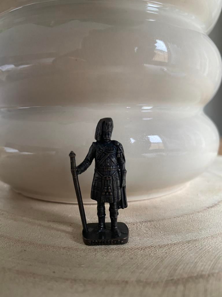 Vintage ferrero kinder ijzer figuur, Ophalen of Verzenden, Zo goed als nieuw