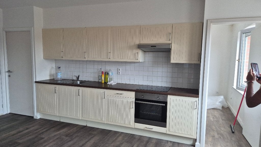 Te huur: éénslaapkamerappartement van ca. 70 m² in Roeselare, 50 m² of meer, Provincie West-Vlaanderen