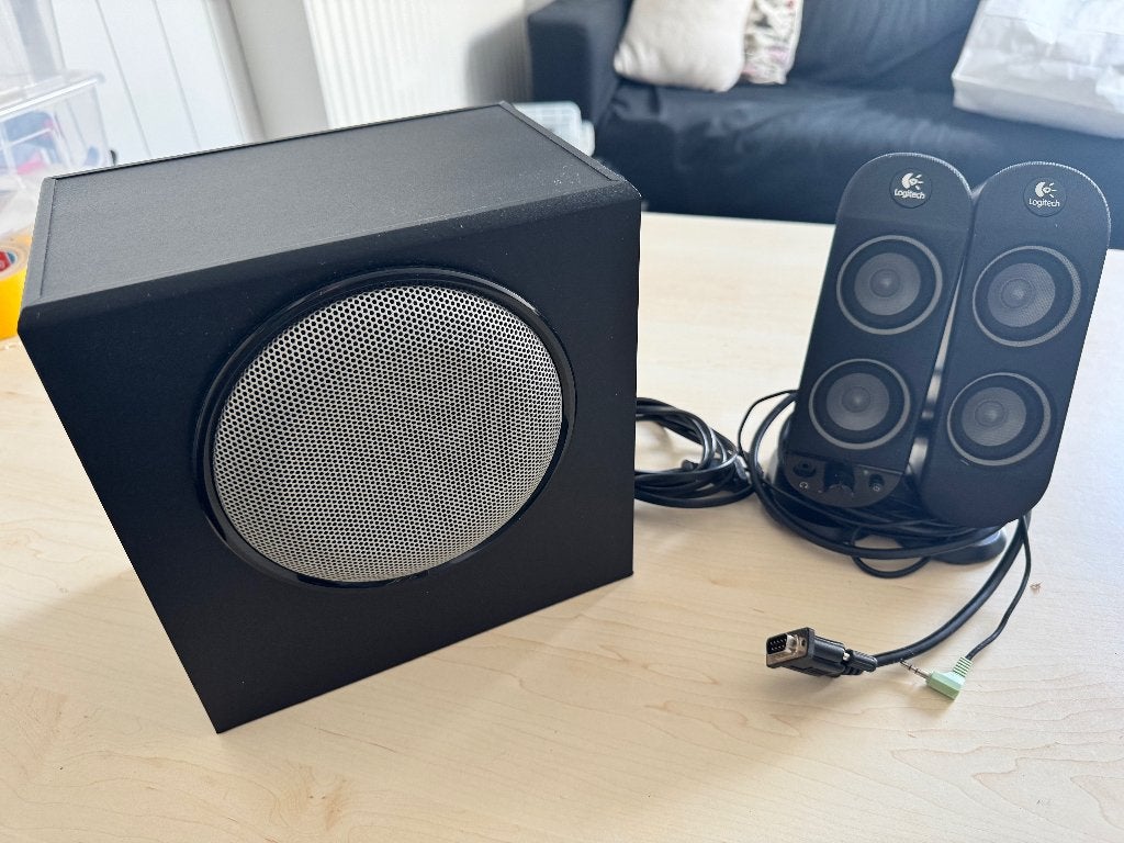 Logitech X-230 2.1 speakerset, Computers en Software, Ophalen, Zo goed als nieuw, Audiokanaal 2.1, Logitech