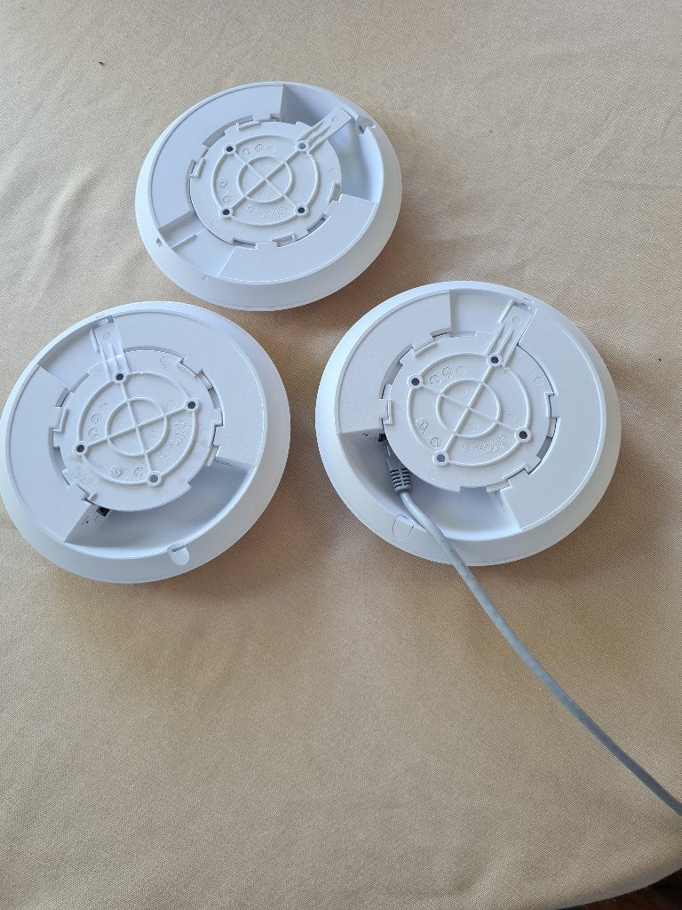 Ubiquiti 3 stuks, Computers en Software, Netwerk switches, Ophalen of Verzenden, Zo goed als nieuw