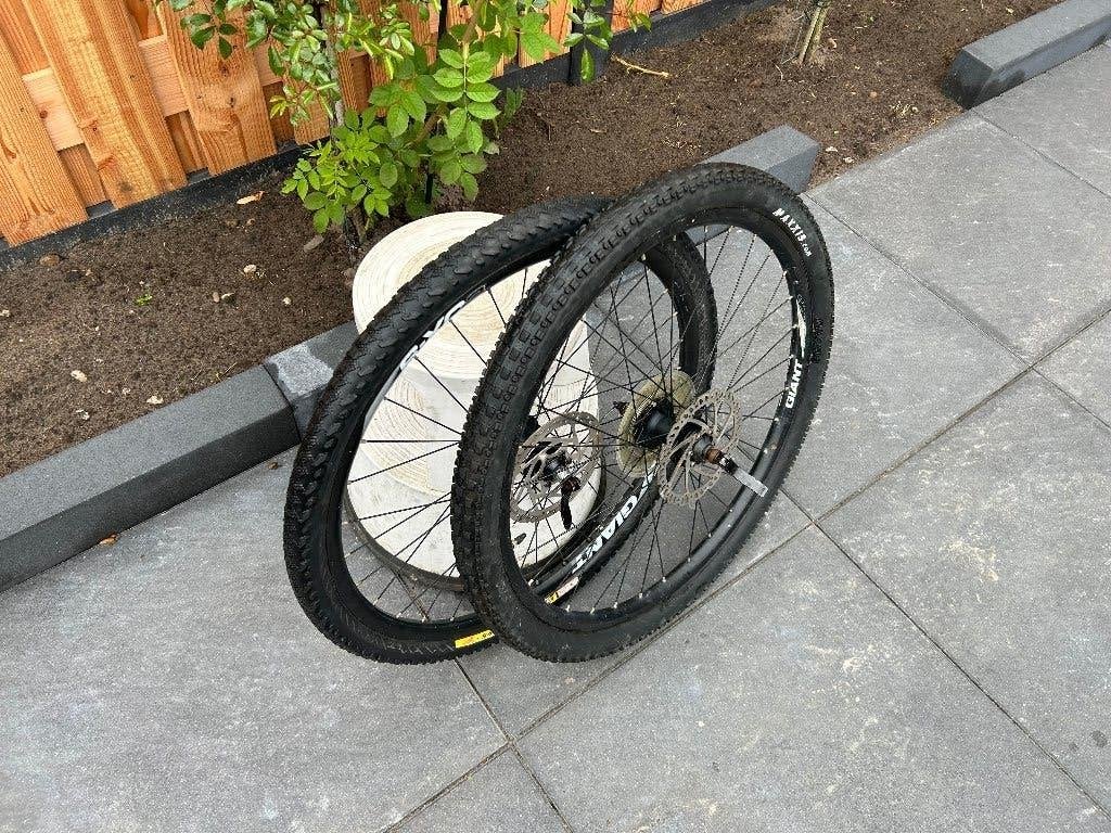 Set MTB Wielen 26 inch achterwiel 8 cassette vers.schijfrem, Fietsen en Brommers, Fietsonderdelen, Wiel, Gebruikt, GIANT mountainbike wielen 26 inch