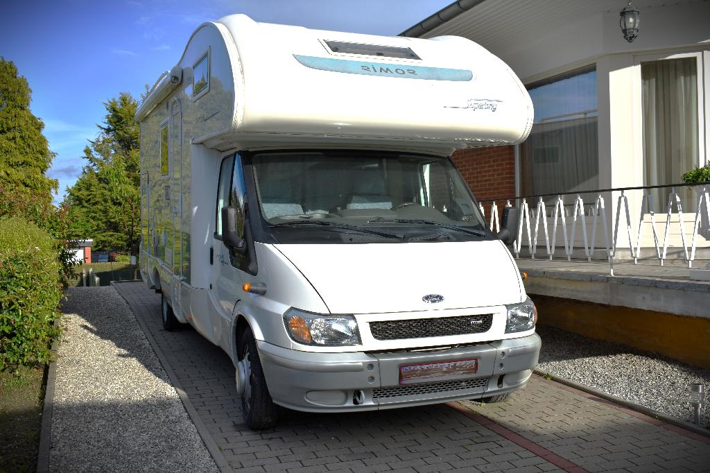 Ford Rimor SuperBrig 677tc (135 T350) / 23500 km !!, Caravanes & Camping, Camping-cars, Auvent, Boîte manuelle, Diesel, Réfrigérateur