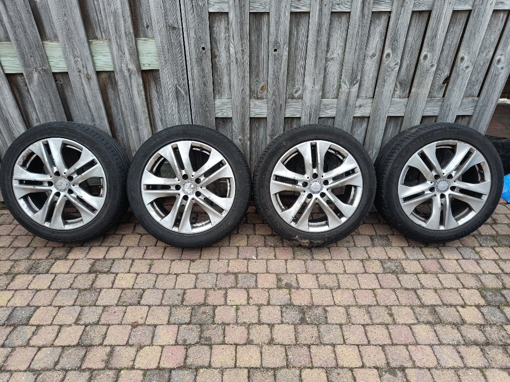 Jantes Mercedes 17 pouces avec pneus 235/45/17, Pneus été, Enlèvement, Pneu(s), 17 pouces
