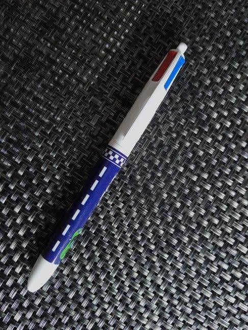 Bic 4 kleuren „24H LE MANS”, Verzamelen, Overige merken, Balpen, Nieuw, Ophalen of Verzenden