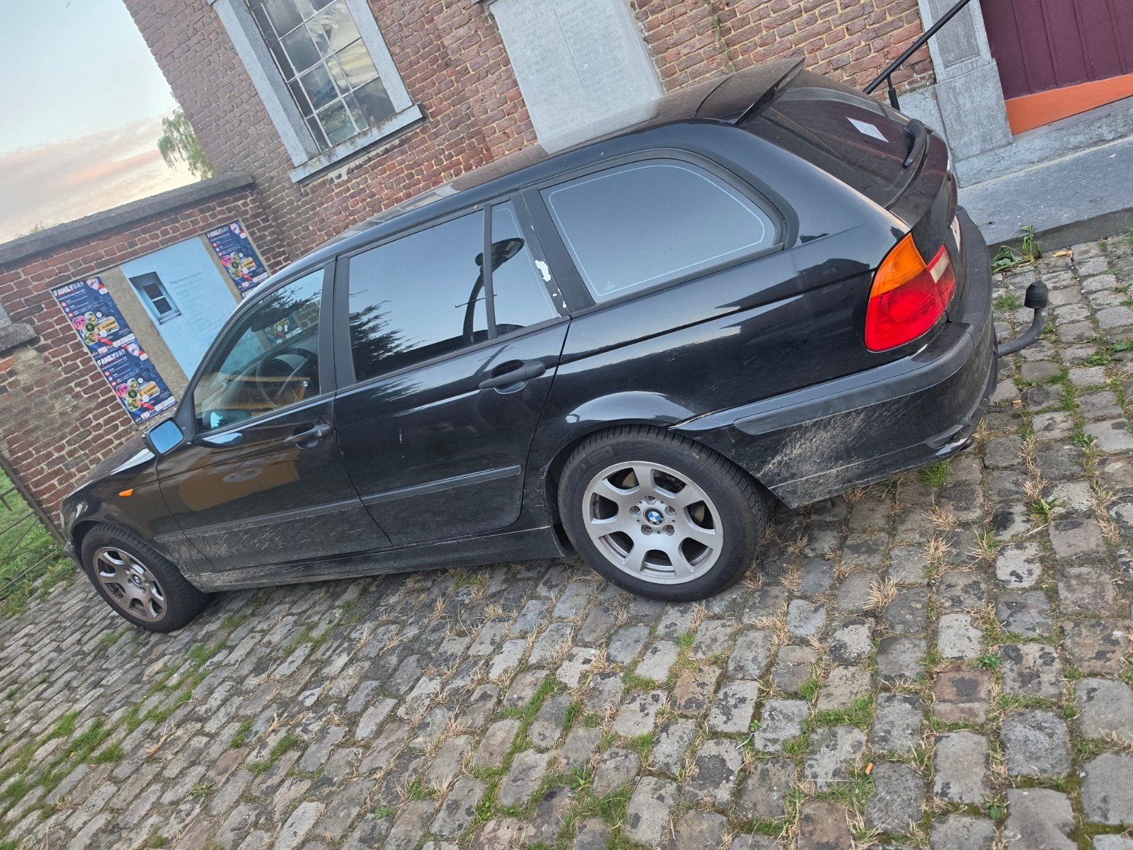 BMW 318D 2004 PROBLEME MOTEUR/ FUMEE BLANCHE - export ou pou, Auto's, Zwart, 5 deurs, Particulier, 3 Reeks