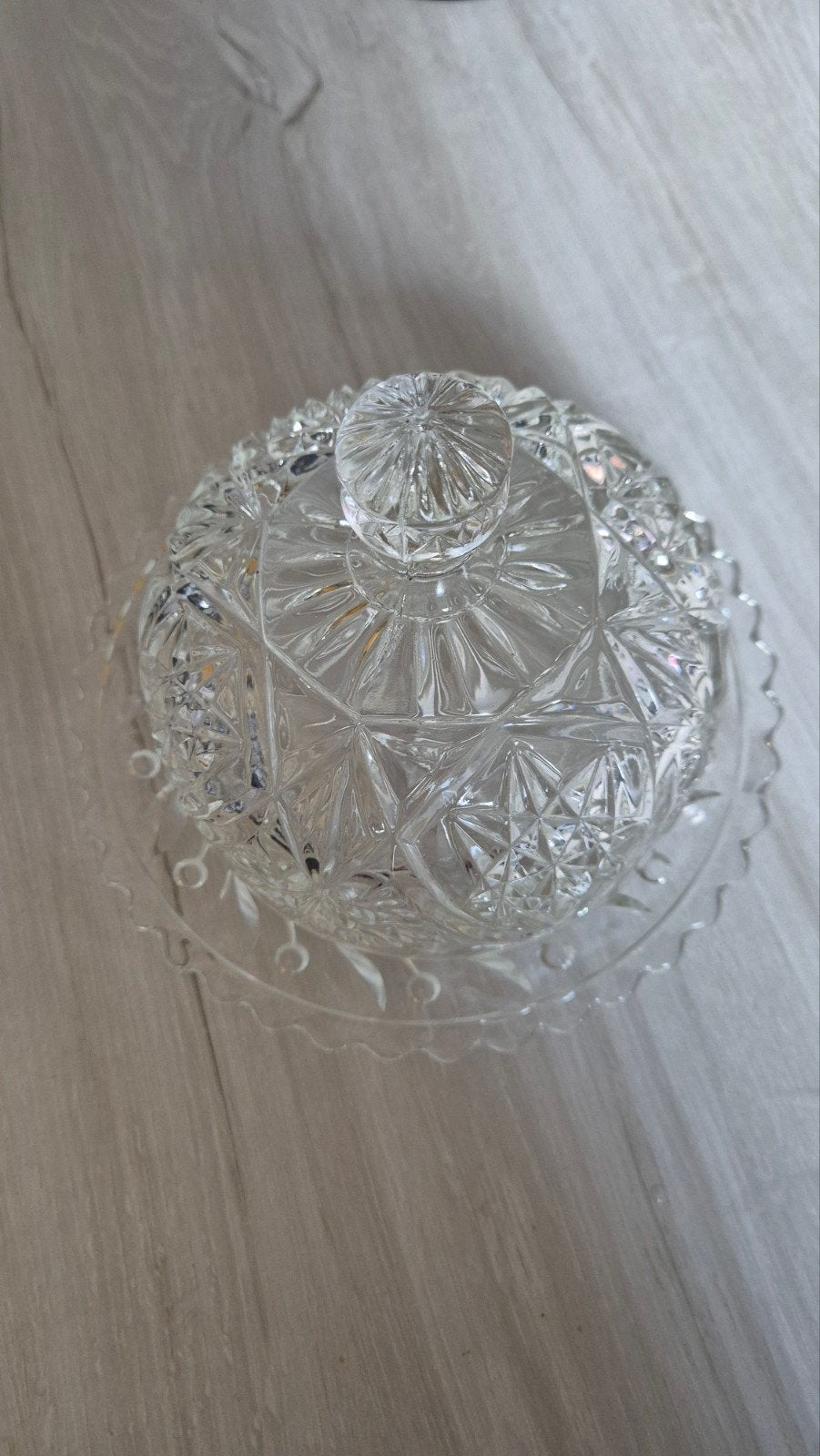 Superbe beurrier rond à cloche en verre moulé, Enlèvement ou Envoi, Verre