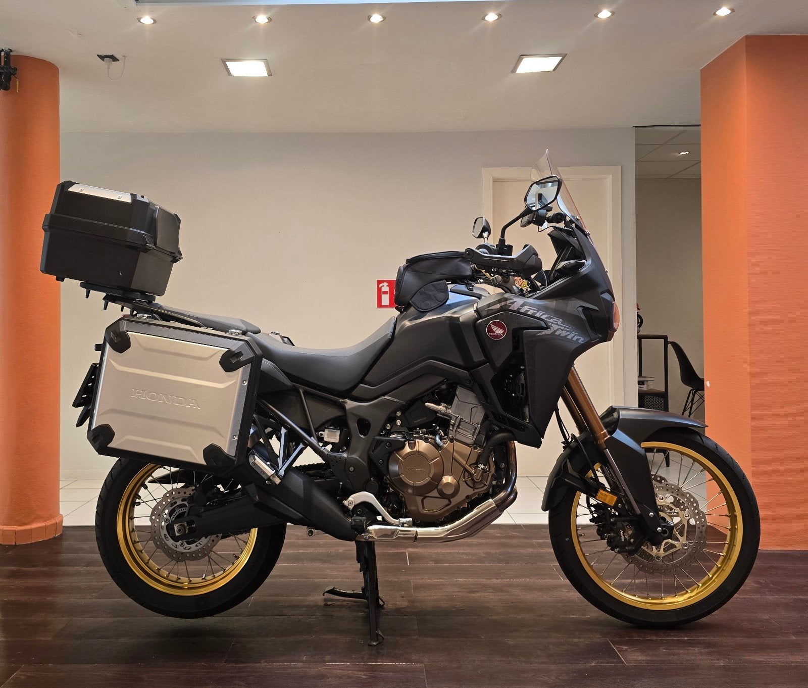 Honda Africa Twin 1000**2019**10.943km**Garantie, Motoren, Handvatverwarming, Bedrijf, 1000 cc