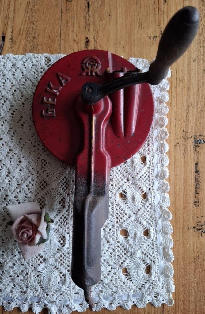 Oude brocante grote GEKA snijbonenmolen, Ophalen of Verzenden