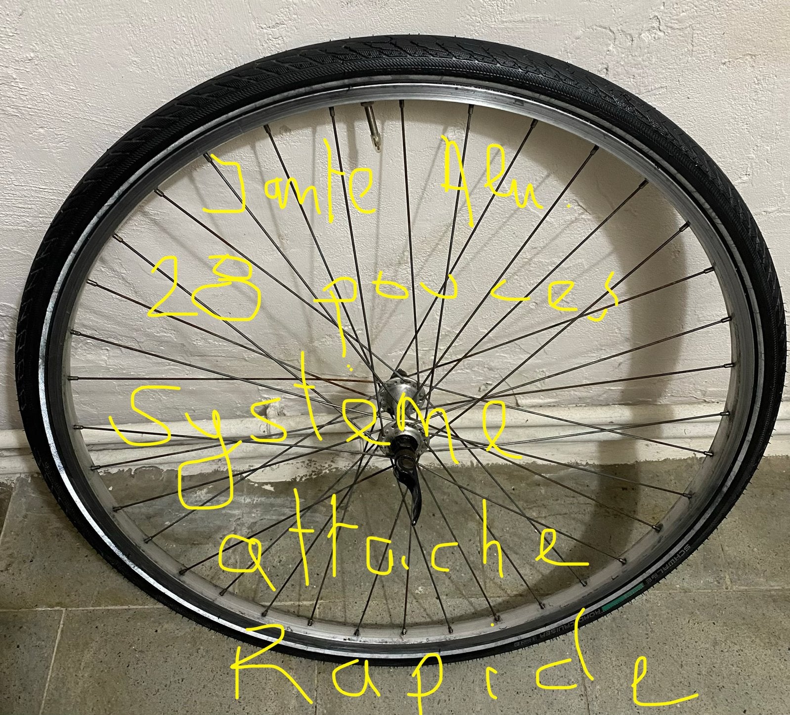 Compleet 28"inch aluminium wiel en velg, prijs: €23, Fietsen en Brommers, Fietsonderdelen, Ophalen of Verzenden, Zo goed als nieuw