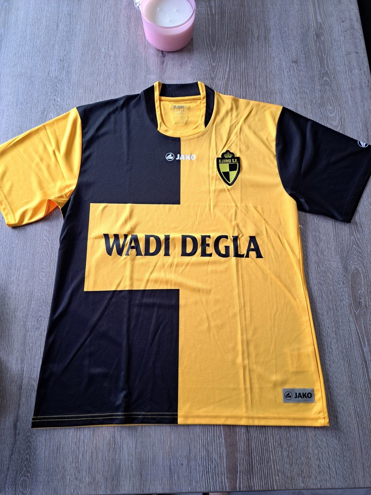 Voetbalshirt K. Lierse S.K. 2009-2010 maat M, Sports & Fitness, Football, Taille M, Enlèvement, Neuf, Maillot