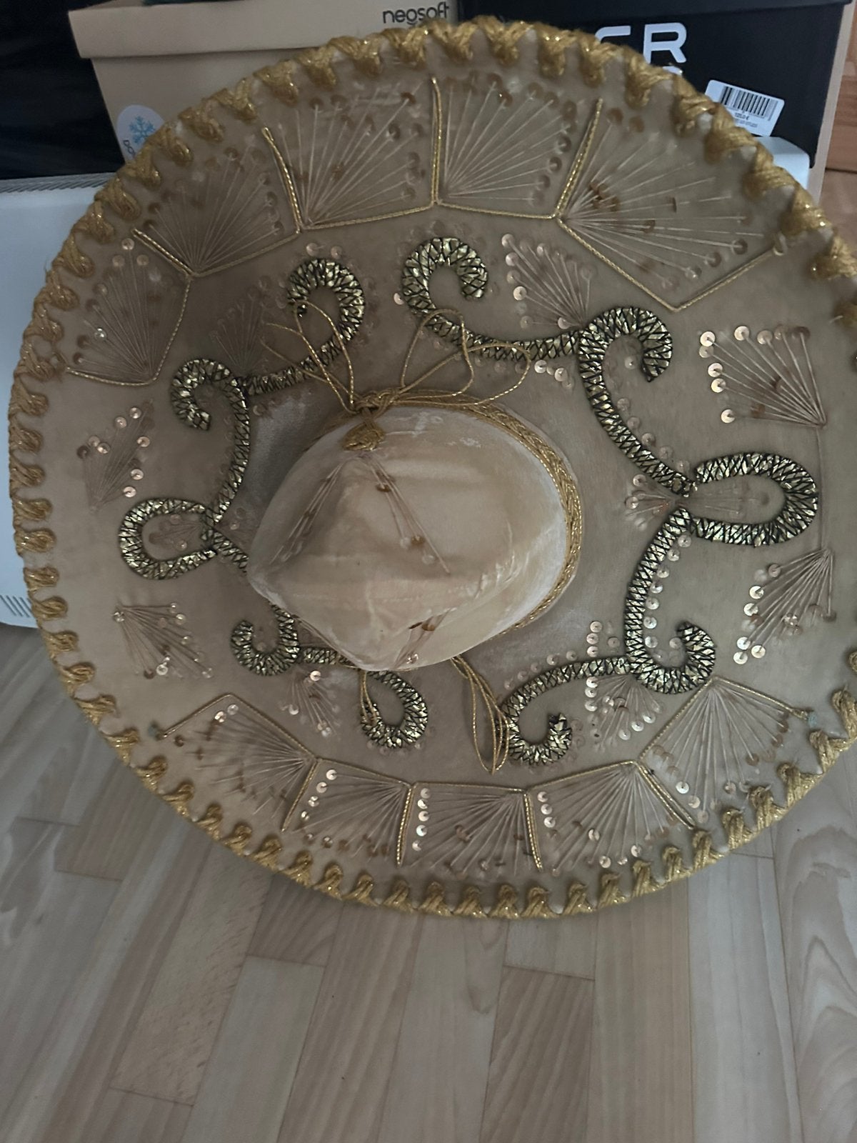 Véritable sombrero, Enlèvement, Comme neuf