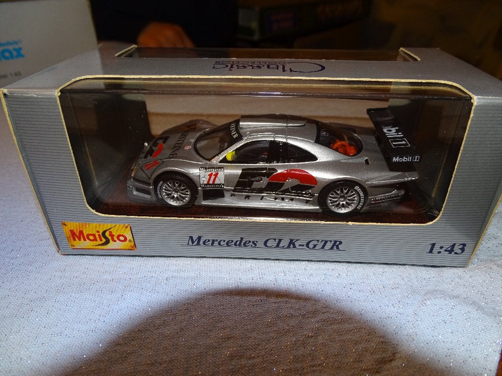 Collection de 4 Mercedes CLK-GTR 1/43 de chez Maisto 1/43, Enlèvement ou Envoi, Neuf, Voiture