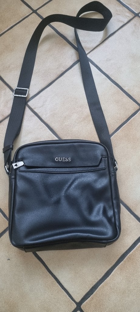 Sac crossbody GUESS, Bijoux, Sacs & Beauté, Enlèvement, Comme neuf, Noir, Sac à bandoulière