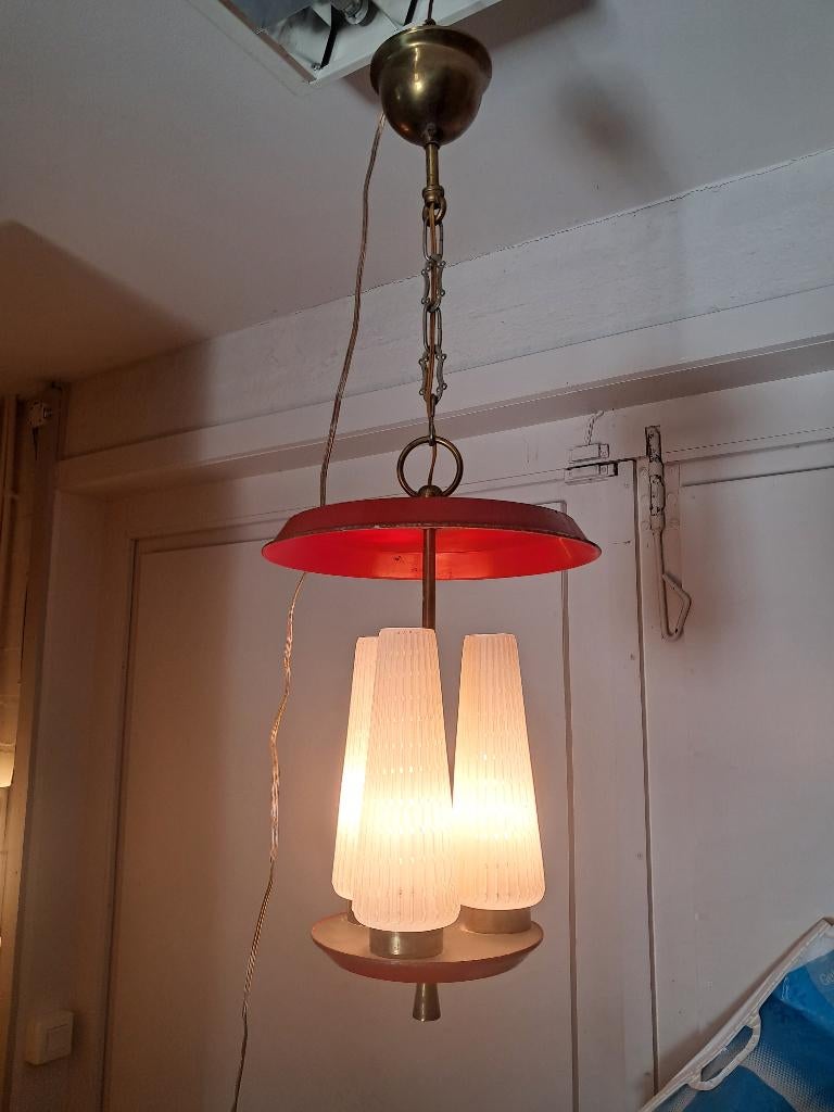 Vintage 1950 Massive rode hanglamp met 3 glazen kapjes, Antiek en Kunst, Ophalen of Verzenden