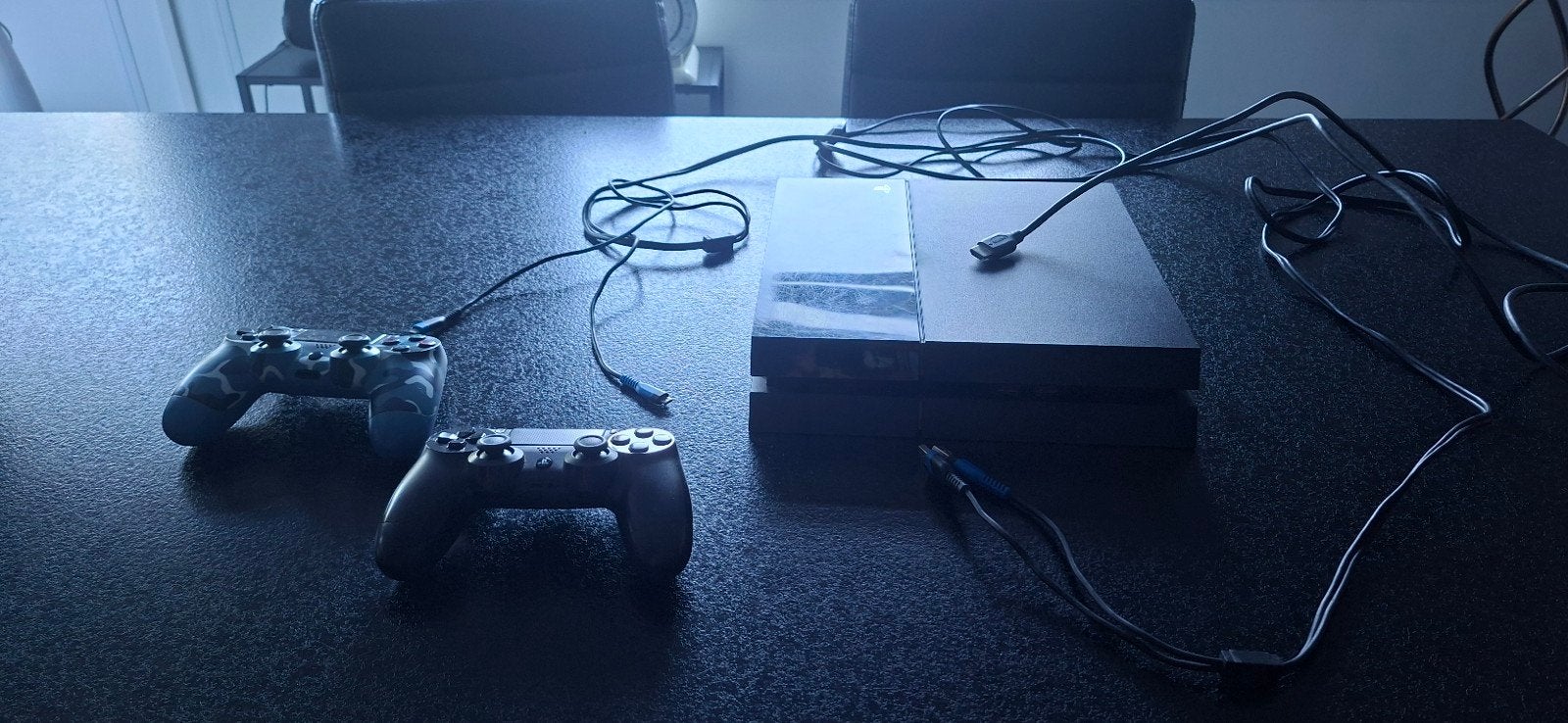 playstation 4 met 2 controlers en alle nodige kabels, Ophalen