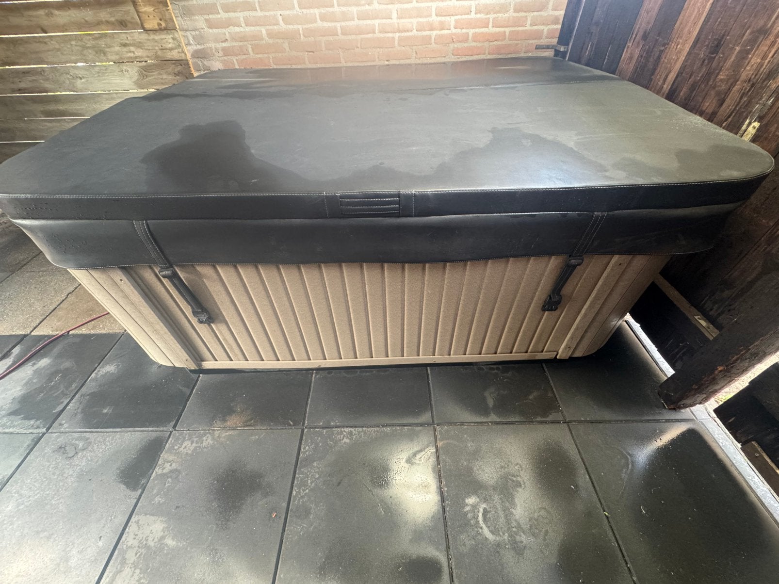Dimension One jacuzzi met jaar garantie op pomp, Jardin & Terrasse, Bains à remous et Spas, Comme neuf, Pompe, Enlèvement