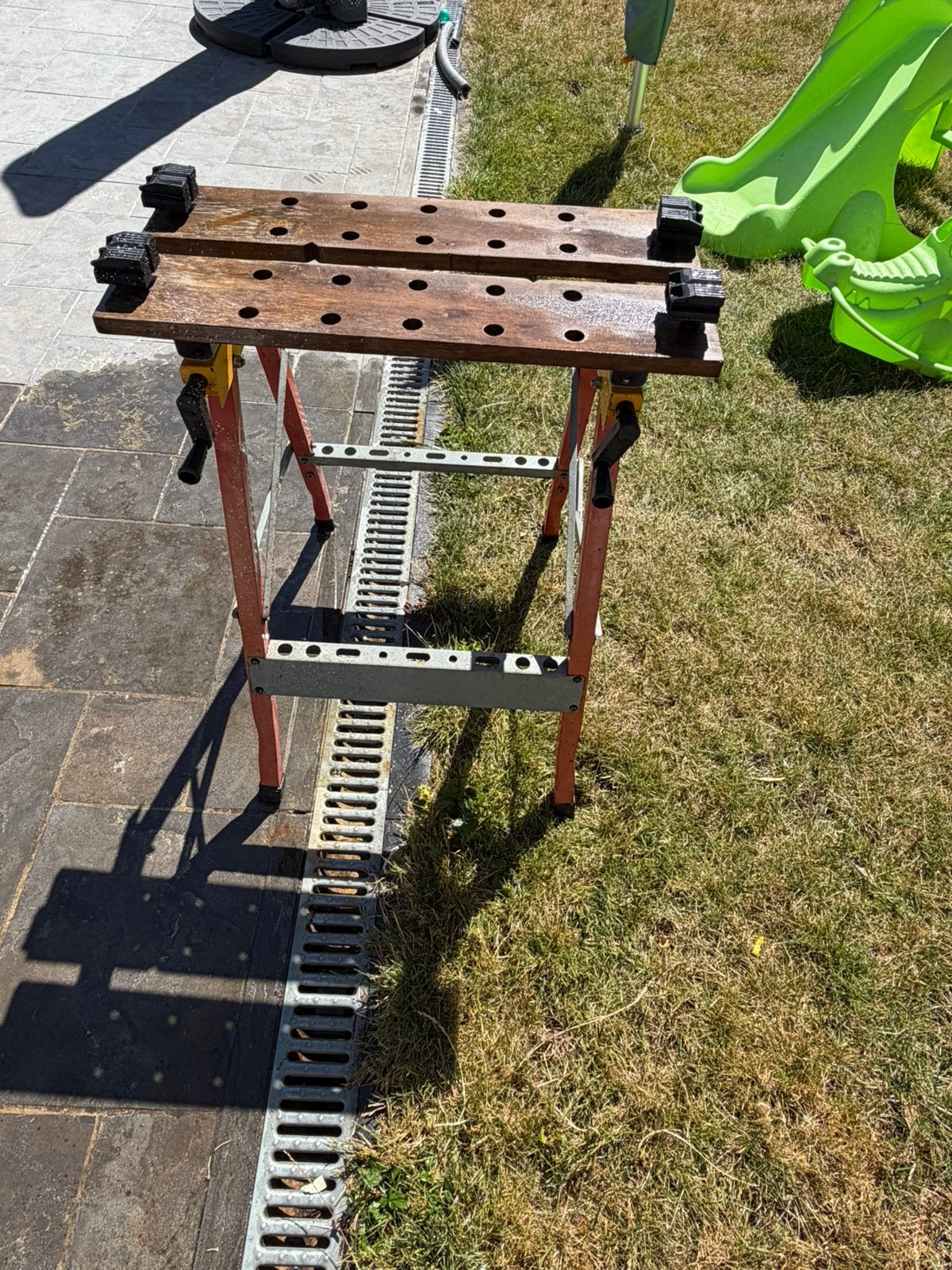 ️ ÉTABLI DE BRICOLAGE PLIABLE – 15 €, Bricolage & Construction, Enlèvement, Comme neuf