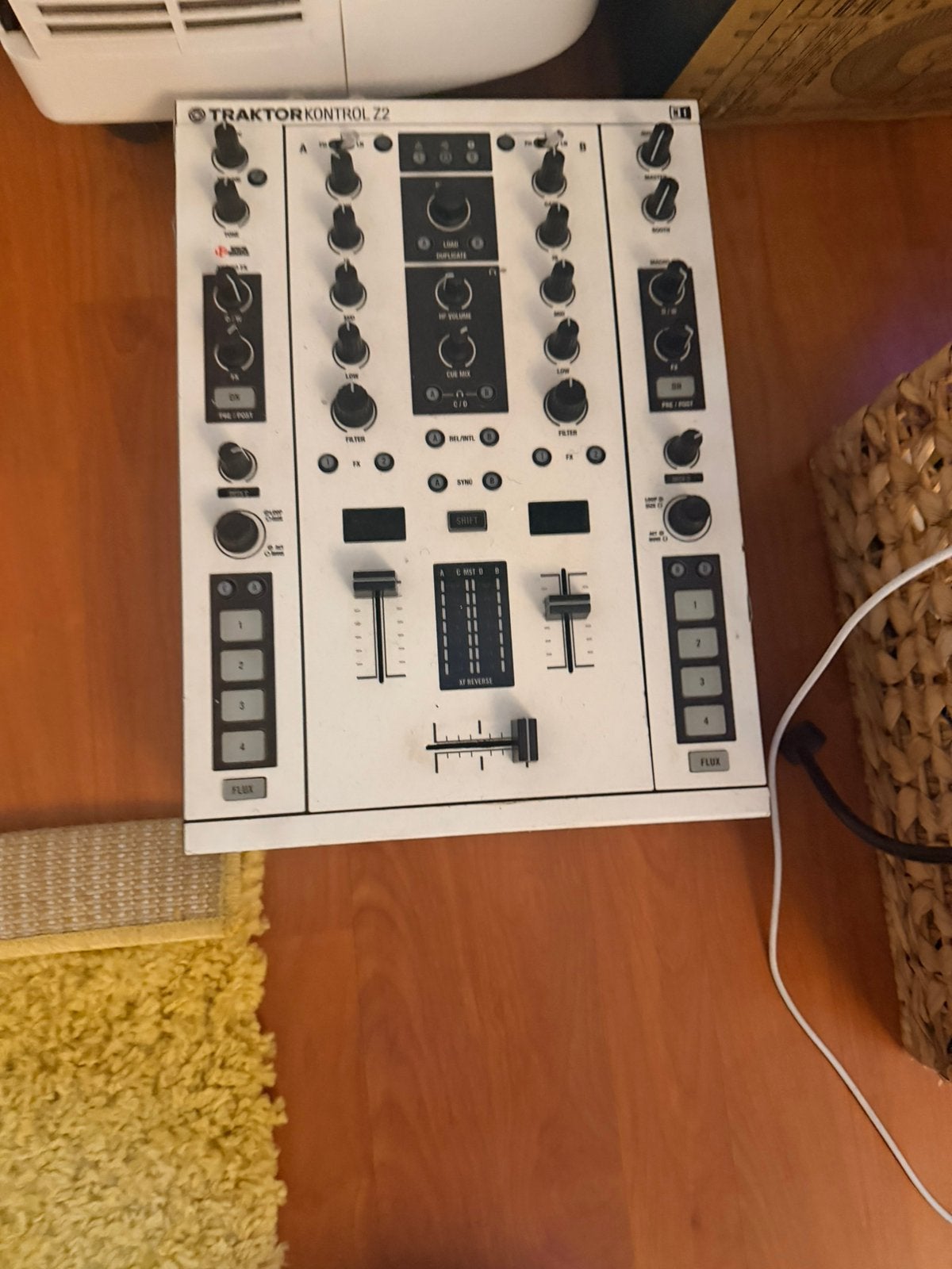 Native Instruments Traktor Kontrol Z2 — DVS-mixer, Muziek en Instrumenten, Ophalen, Gebruikt, Microfooningang