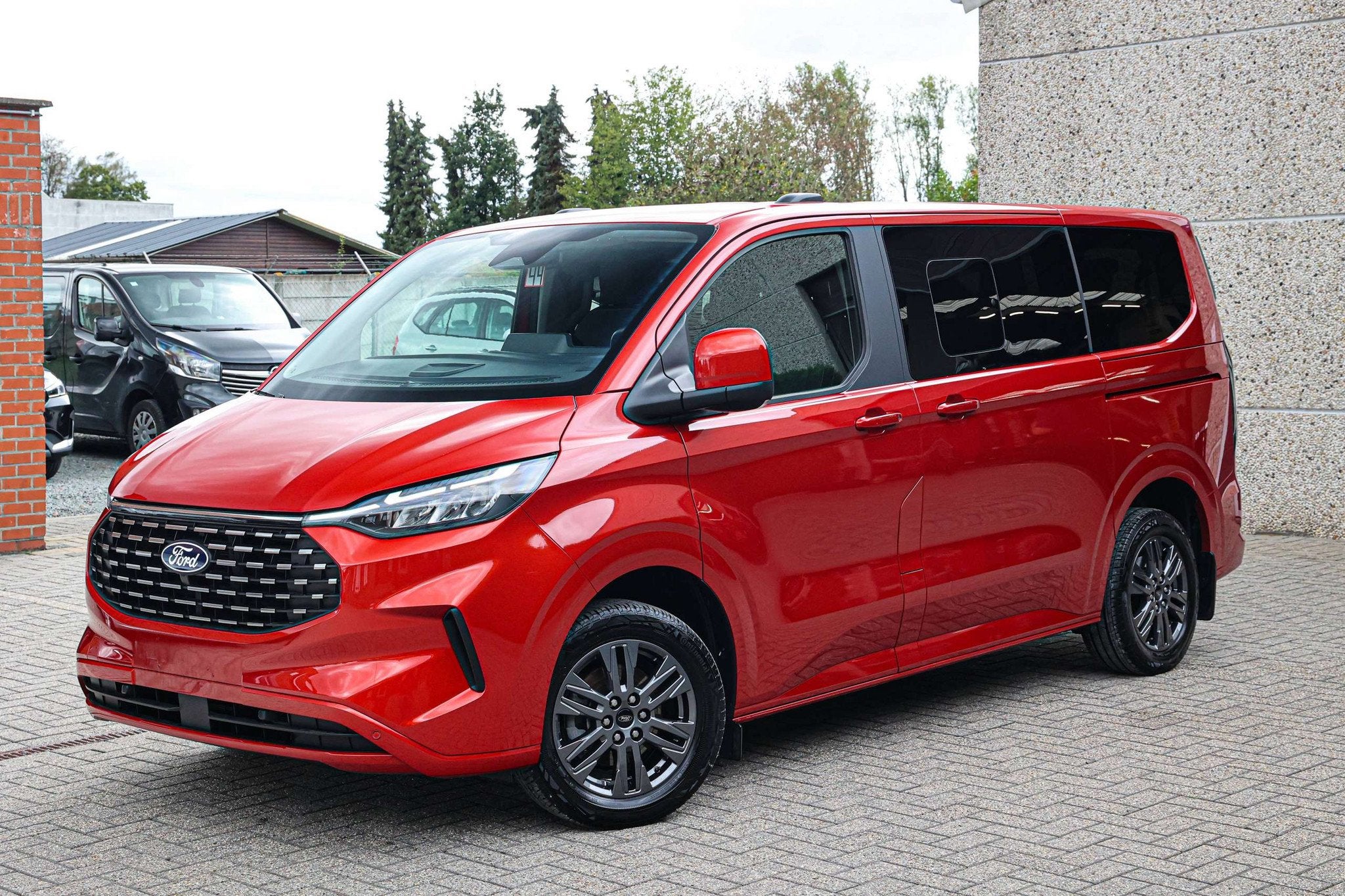 Ford Tourneo Custom 8-ZITPLAATSEN*SOUND-SYSTEEM-B&O*ACHTERUI, Autos, Ford, Rouge, Achat, 110 kW, Entreprise