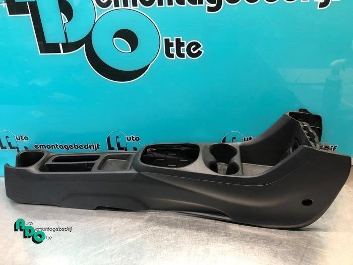 Middenconsoles van een Opel Karl (Karl 15-), Gebruikt, -, -, Opel