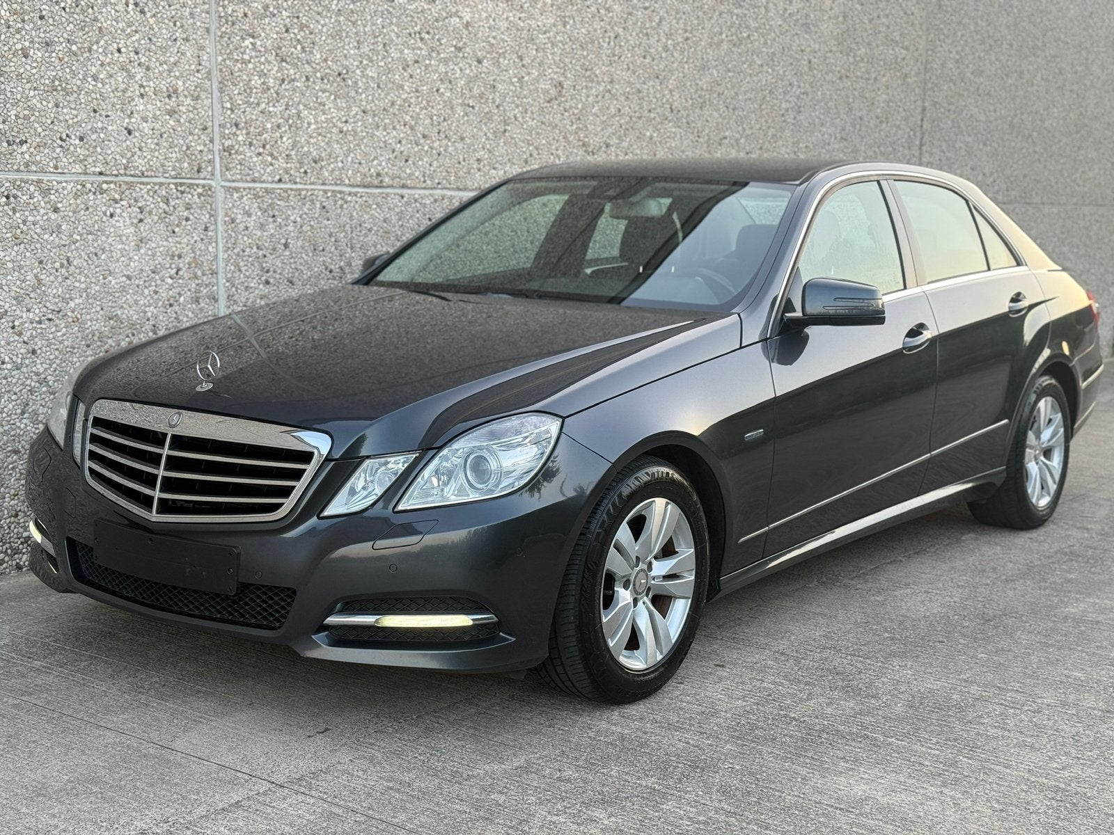 Mercedes E200 - Manueel - Airco - Navi - TOP STAAT, Auto's, Mercedes-Benz, Particulier, Te koop, E-Klasse, Handgeschakeld