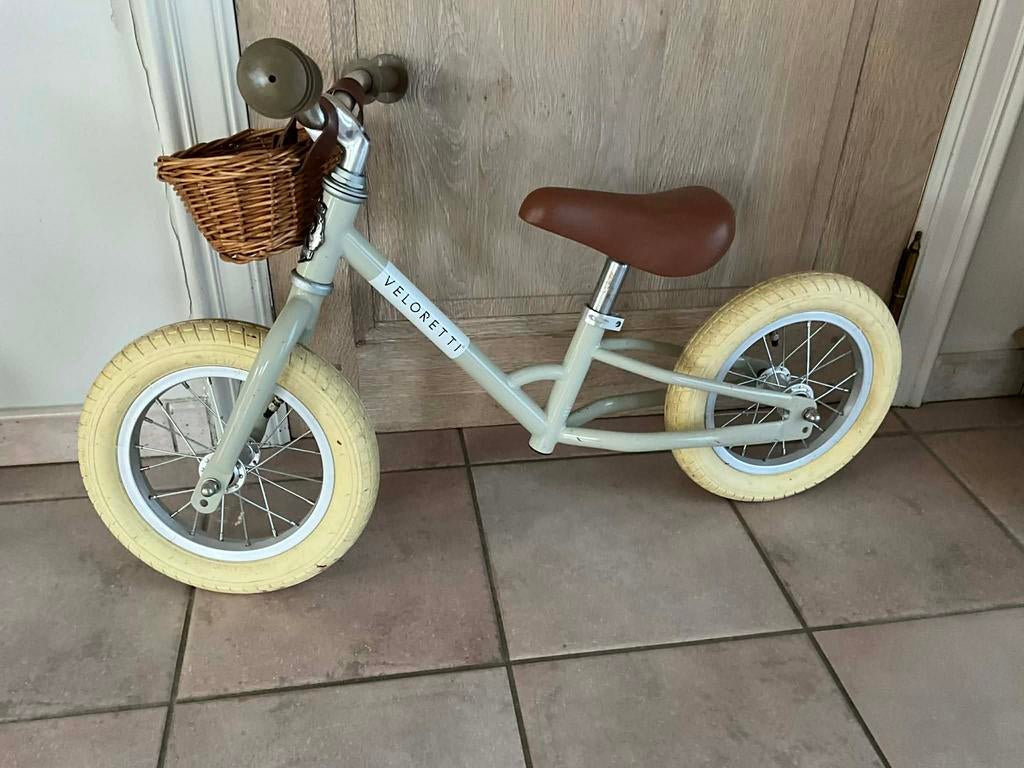 Stijlvolle Veloretti Mini loopfiets incl. rieten mandje!, Enlèvement, Comme neuf, Vélo d'équilibre