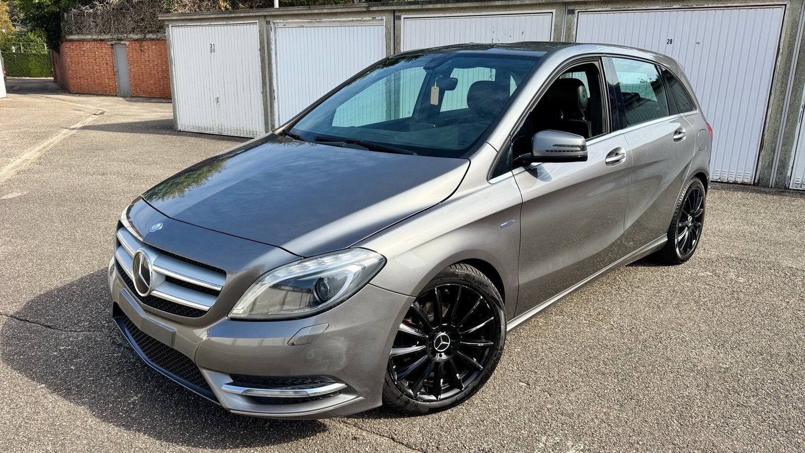 Mercedes B180 diesel euro5 in proper staat, Auto's, Euro 5, 4 cilinders, Leder en Stof, Bedrijf
