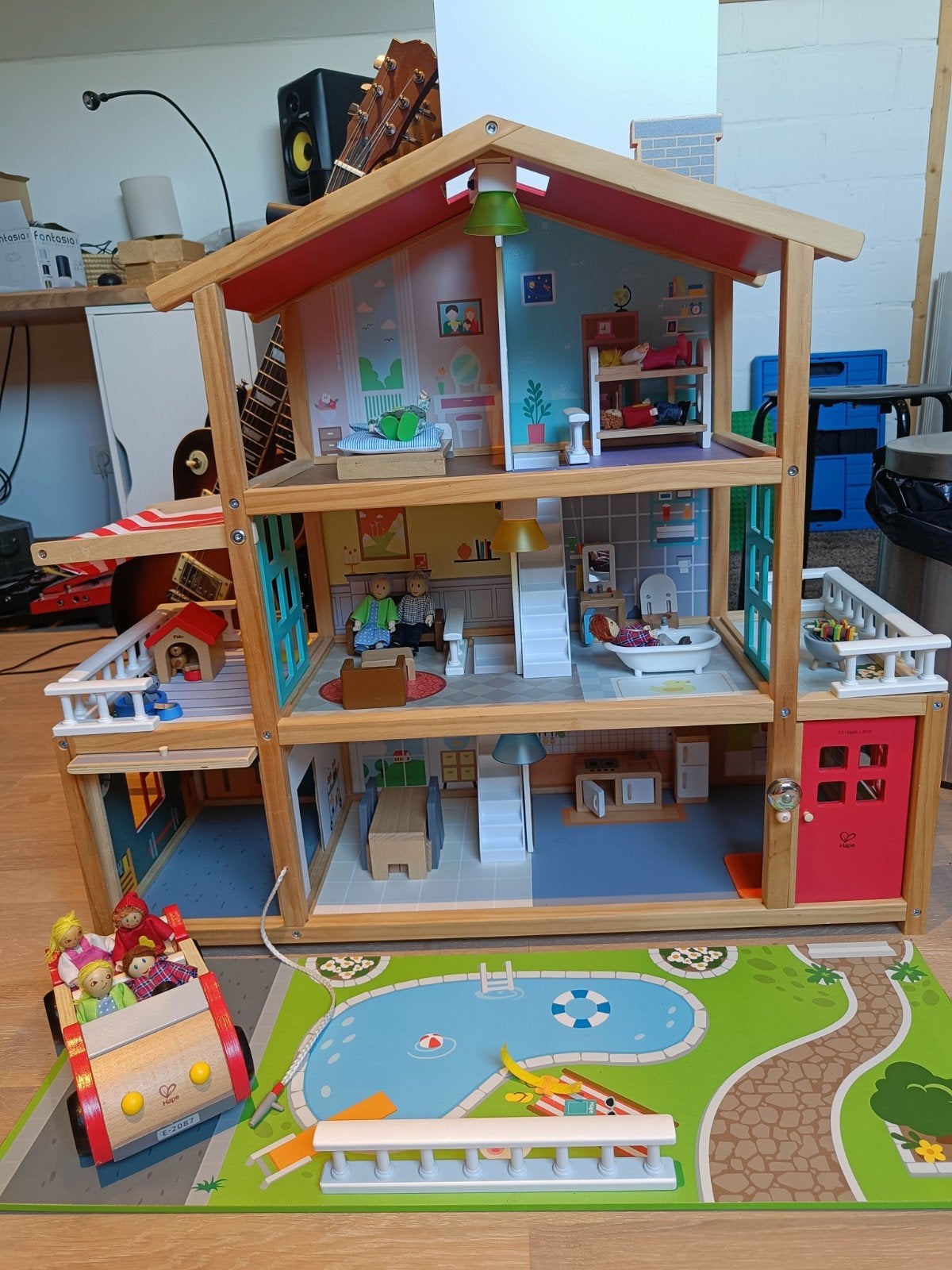 Hape poppenhuis met accessoires, Ophalen, Poppenhuis