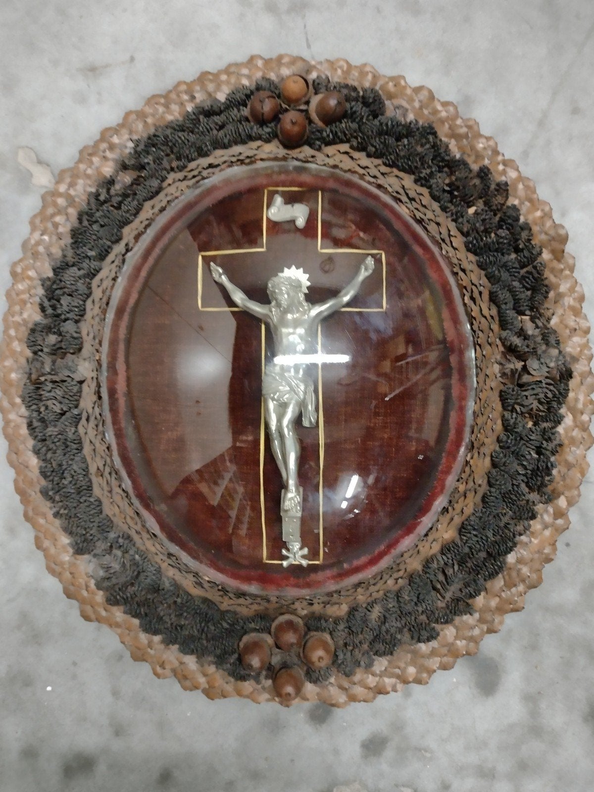 Antiek kruisbeeld, Ophalen