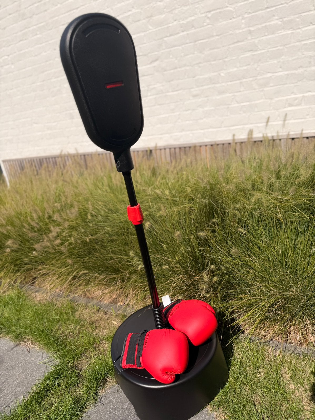 OUTSHOCK Set boksbal + bokshandschoenen voor kinderen, Sports & Fitness, Boxe, Enlèvement, Comme neuf, Punching-ball